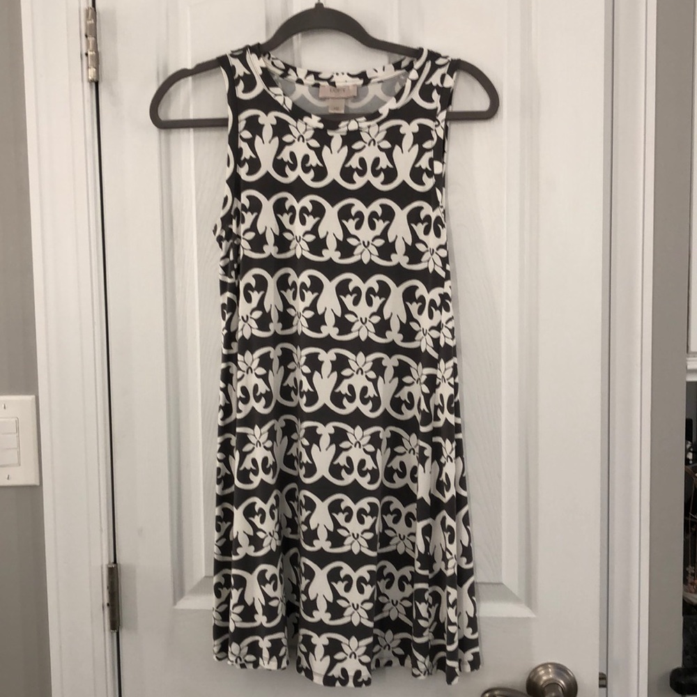 Sleeveless summer swing dress.